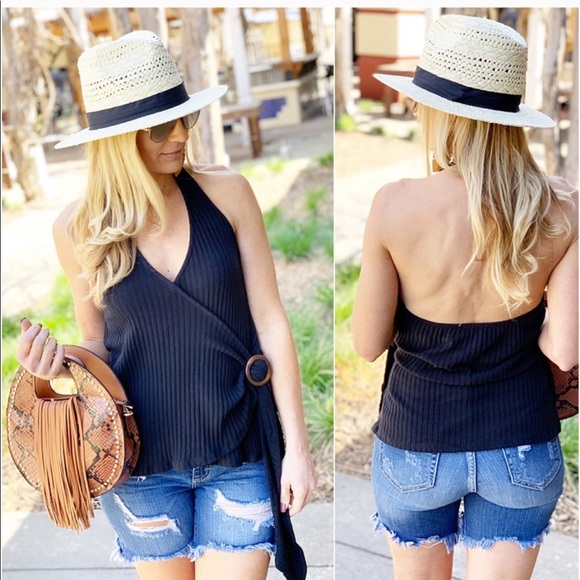 LAST ONE! PAGE TURNER HALTER TOP-BLACK - Picture 3 of 7